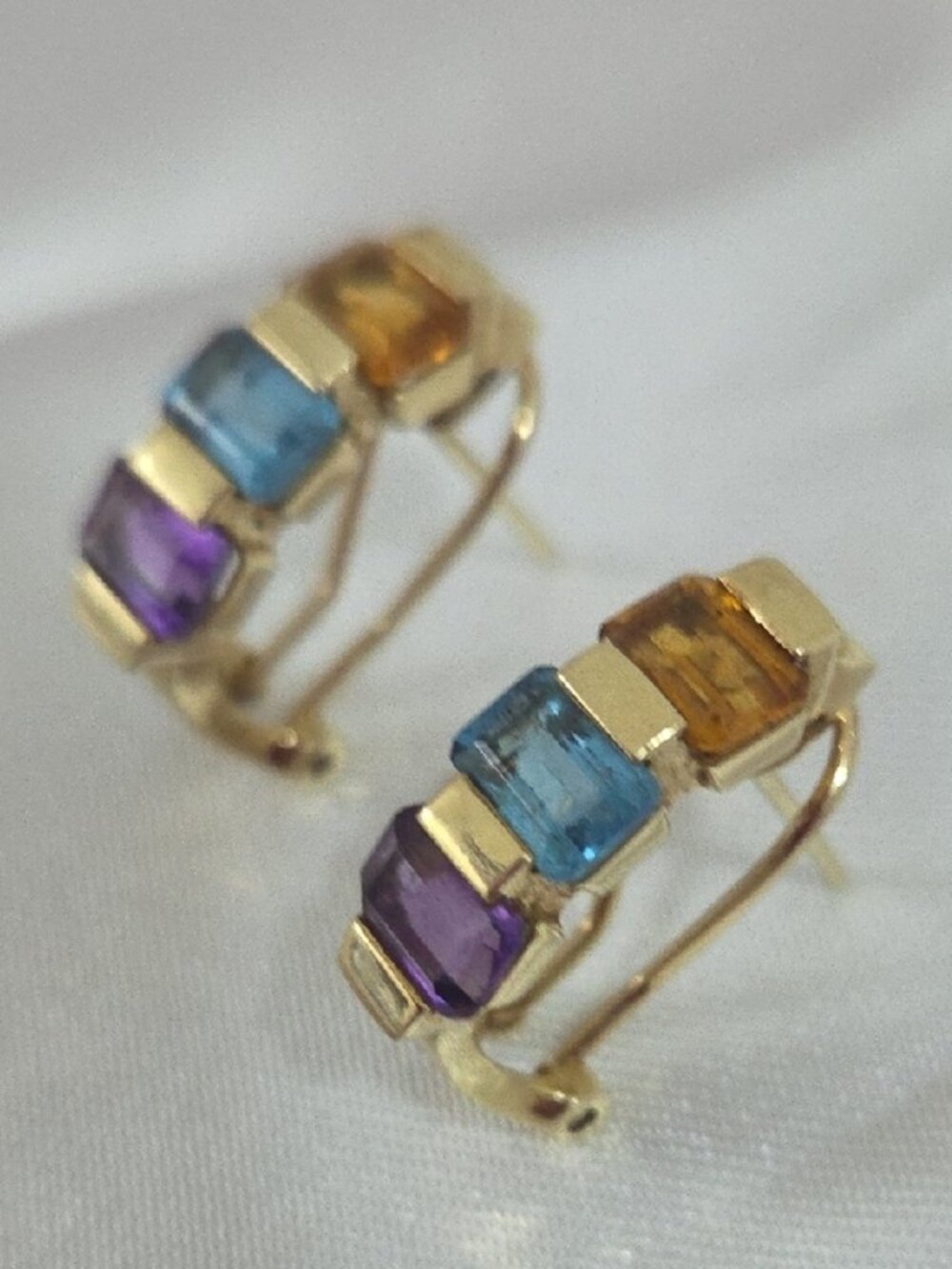 Vintage 14K Solid Gold Eearrings with multicolored stones